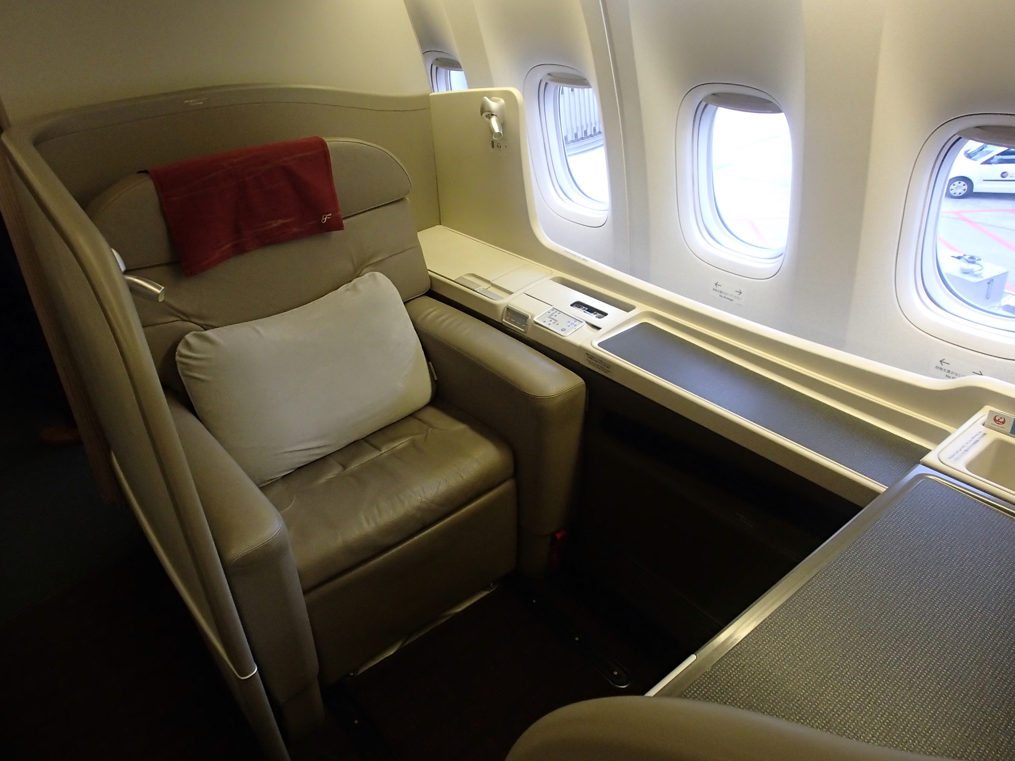JL:JAL【B773ERファーストクラス】JL31:東京/羽田(HND)-バンコク(BKK) | マイルでファーストクラス全制覇を夢見て ...
